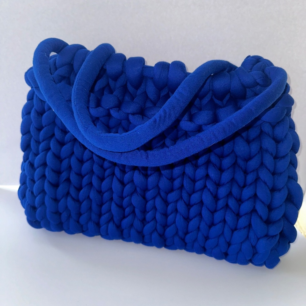Cozy & Stylish Hand-Knit Purse - Statement Piece - Wyntry Blyss Creations